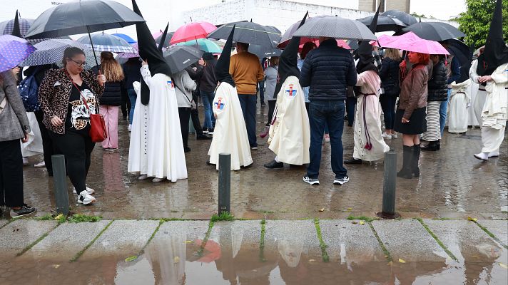 La lluvia obliga a suspender las primeras procesiones de la Semana Santa