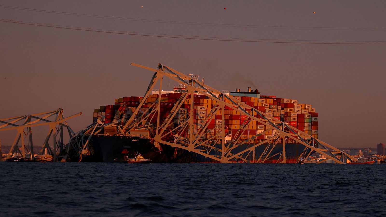 Un puente en Baltimore colapsa por el choque de un carguero | Ver