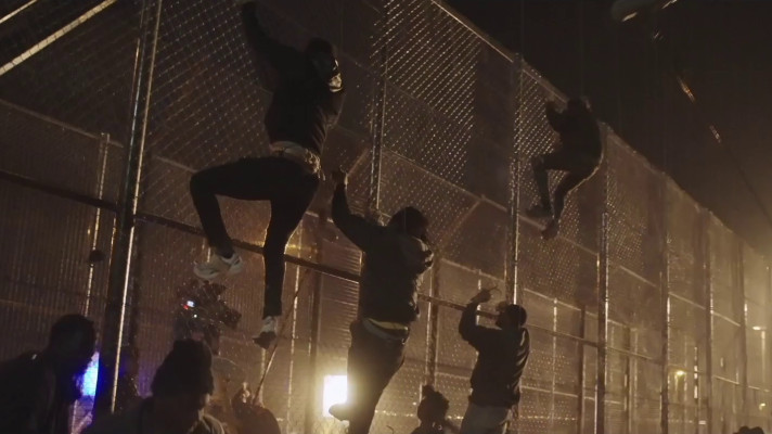  - Benito Zambrano nos descubre cómo se rodó el salto de la valla de Melilla para la película 'El salto'