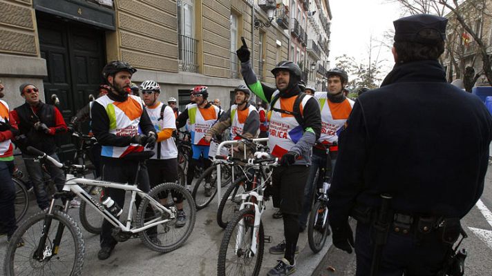 Telediario 1 - Un Día de la Constitución de curiosos, protestas y manifestantes