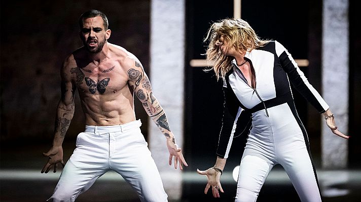  - Nick y Sabrina, sentimiento con "Human"