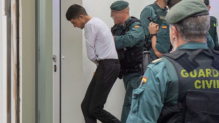 Telediario 1 - "Van a por nosotros": así fue el ataque de la narcolancha que embistió a la Guardia Civil en Barbate