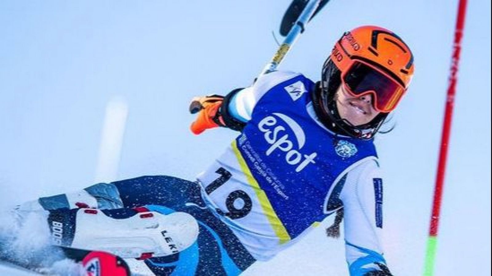 Con solo una pierna, María Martín es campeona de España en esquí