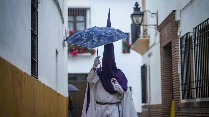 Telediario 1 - El temporal, protagonista de una Semana Santa pasa por agua