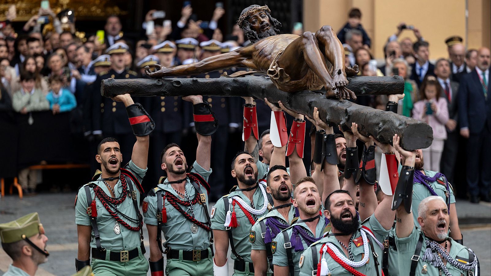 El desembarco de la Legión y el traslado del Cristo de Mena | Ver