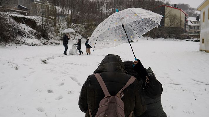 La lluvia marca este Viernes Santo en casi toda España