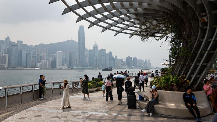 Telediario 1 - Turismo en China: ya se puede pagar en efectivo y con tarjetas de crédito extranjeras