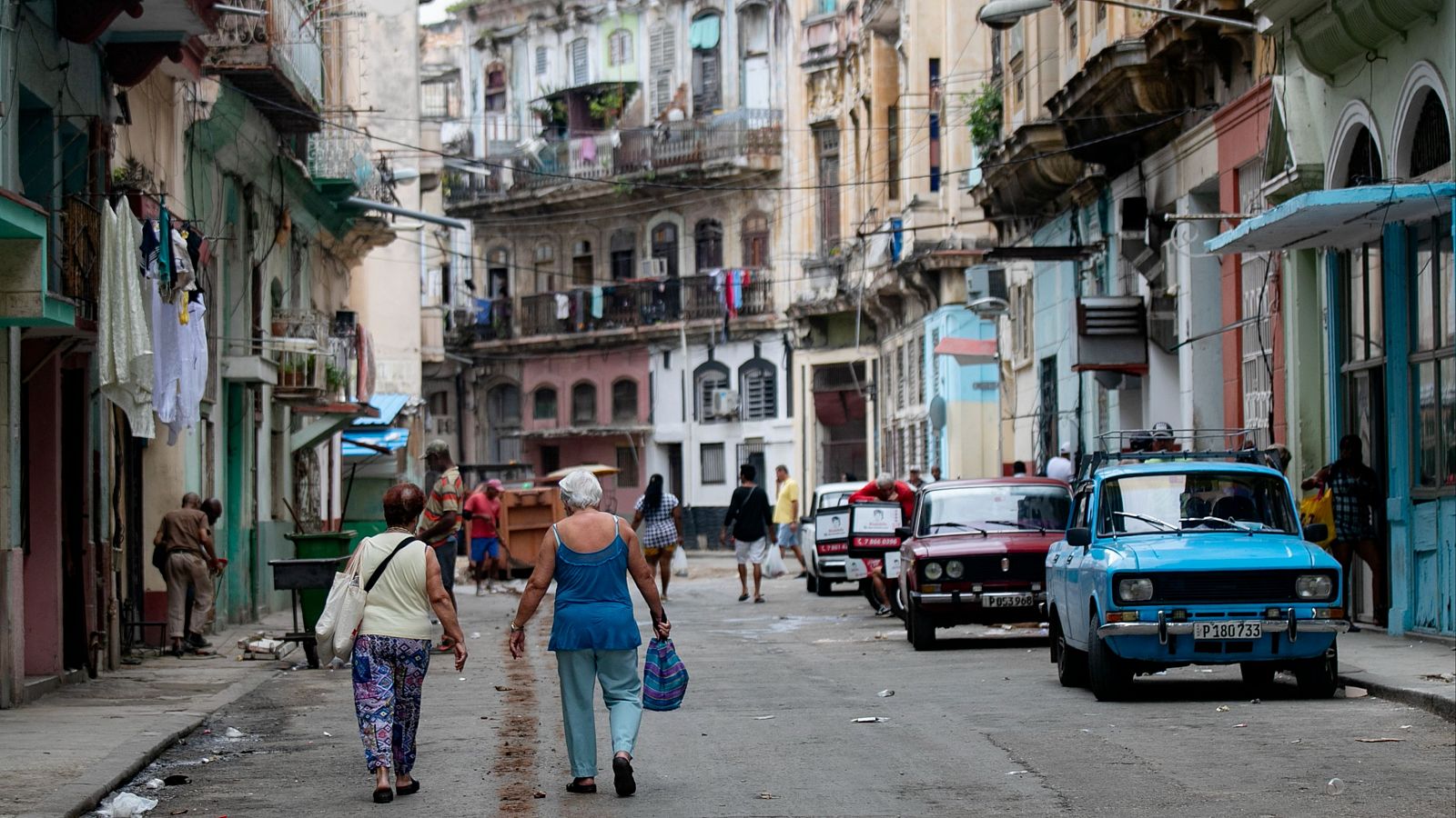 'Aterrizar en el mundo', el nuevo libro del periodista cubano en el exilio, Abraham Jiménez