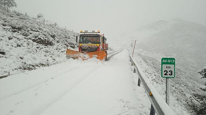Telediario 2 - Nieve, lluvia y fuertes vientos: la borrasca Nelson no da tregua a la Semana Santa