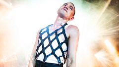 Eurovisión - PrepartyES 2024 | Olly Alexander (Reino Unido) canta "Dizzy"