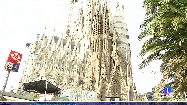 El perill dels 'selfies' al metro de la Sagrada Família