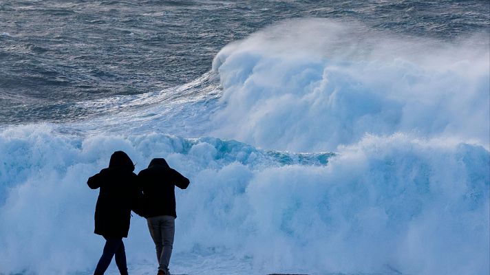 Telediario Fin de Semana - Los efectos de la borrasca Nelson se sienten en media España: viento, lluvia, fenómenos costeros y nieve