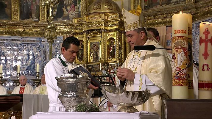 Pasos de las Vírgenes y Triduo Pascual. Celebración de la misa de la Vigilia Pascual en la resurrección del Señor