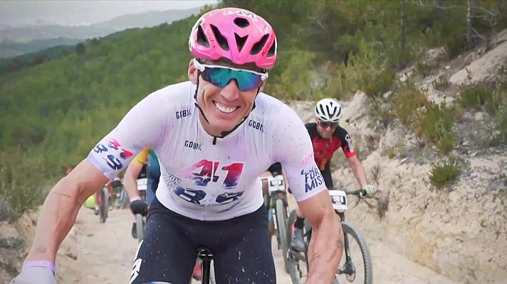 Telediario Fin de Semana - Jorge Martín y Aleix Espargaró cambian la moto por una bicicleta