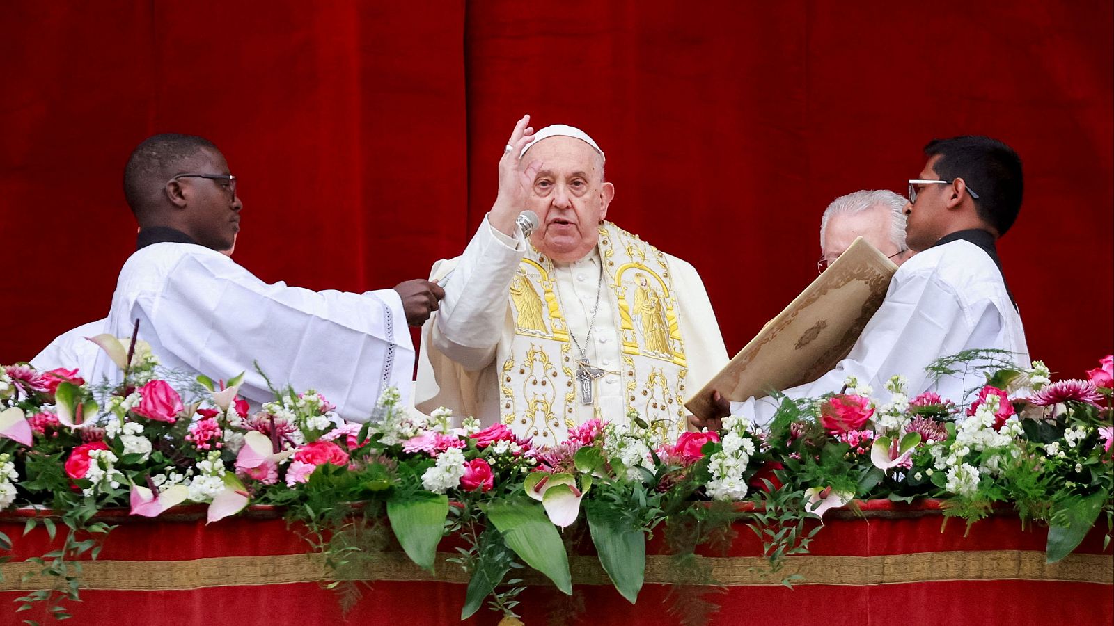 El papa pide paz para Gaza y Ucrania en su bendición de Pascua