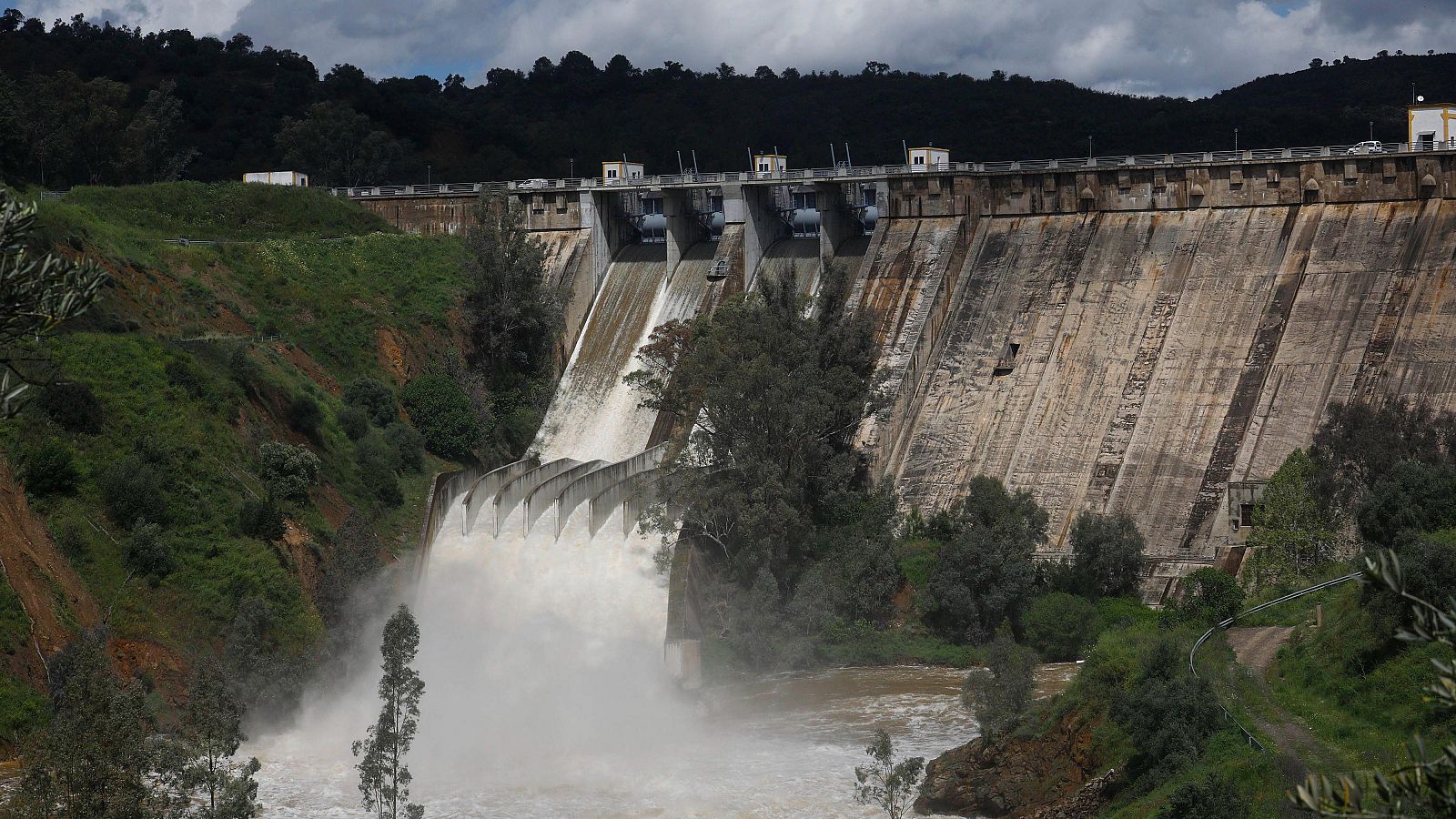 La borrasca Nelson da una respiro a los embalses españoles, pero deja aún en déficit a Cataluña