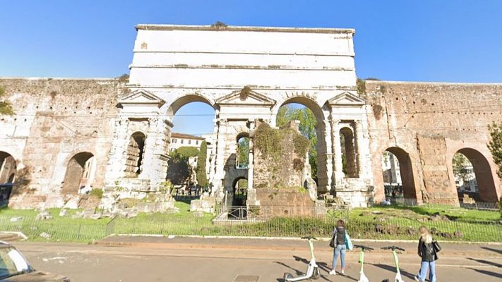 Telediario 2 - Abierta al público la basílica subterránea de Porta Maggiore, en Roma