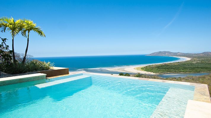 Piscinas de mar llenas con agua de mar para hacer frente a la sequía