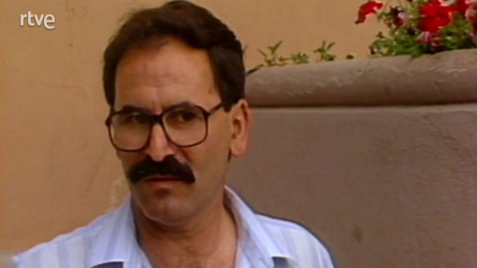 Joan Guerrero presenta 'Entre la vida y la vida' - Informatius - Arxiu TVE Catalunya | Veure