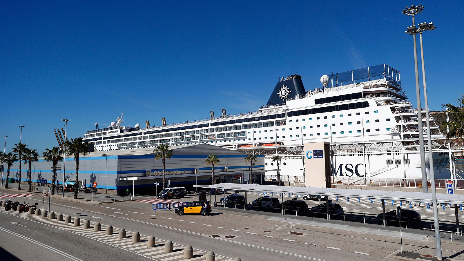 Un grupo de cruceristas bolivianos no puede desembarcar en Barcelona por problemas con los visados