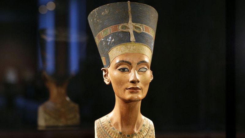  Berlín rinde homeaje a la Reina del Nilo con una exposición, mientras Egipto sigue reclamando la devolución de la escultura