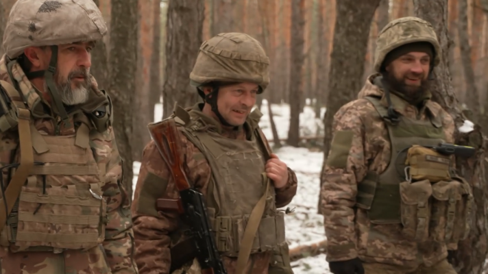 Ucrania reduce la edad de reclutamiento para aumentar los soldados jóvenes en el frente