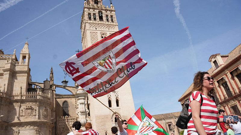 Sevilla, tomada por la marea rojiblanca del Athletic