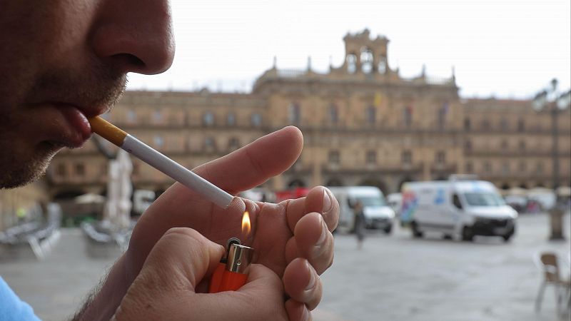 Sanidad aprueba su plan antitabaco con el consenso de las comunidades | Ver