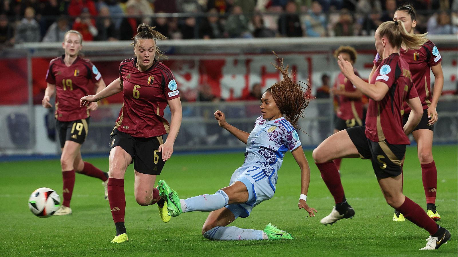 Fútbol - Clasificación Cto. Europa Femenino (1ª Jornada): Bélgica - España - ver ahora