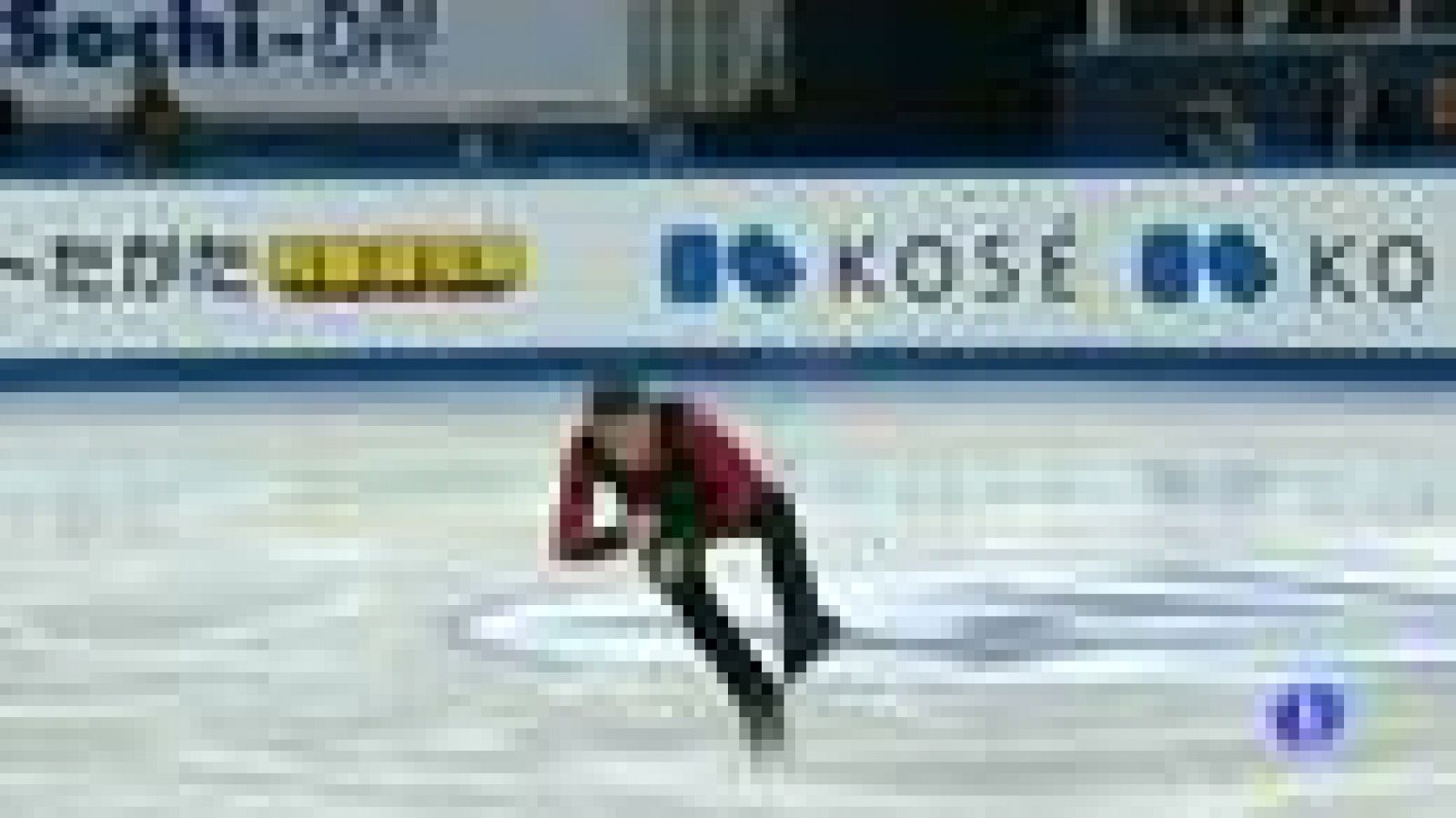 El patinador español Javier Fernández ha logrado la quinta  posición en el Programa Corto del ISU Grand Prix de Sochi (Rusia)  tras haber acumulado un total de 80,19 puntos, 12 menos que el líder  de la competición por el momento, el japonés Daisuke 