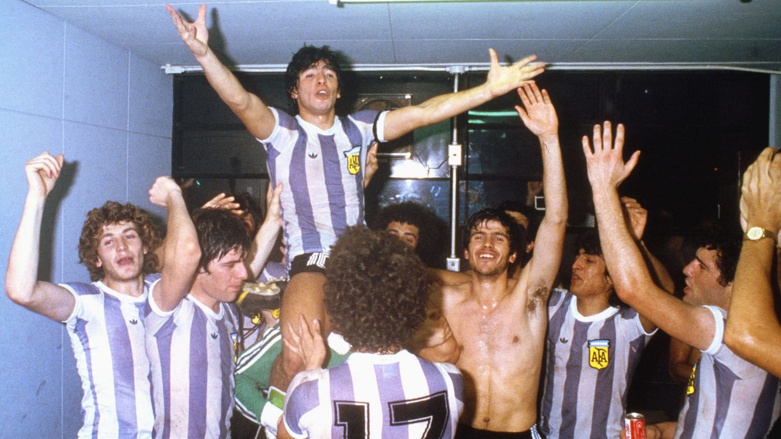 En este séptimo episodio repasamos el Mundial de Fútbol sub20 de japón 1979 en el que Argentina se proclamó campeón gracias a los goles de Ramón Díaz y al juego del mejor jugador del torneo: Diego Maradona.