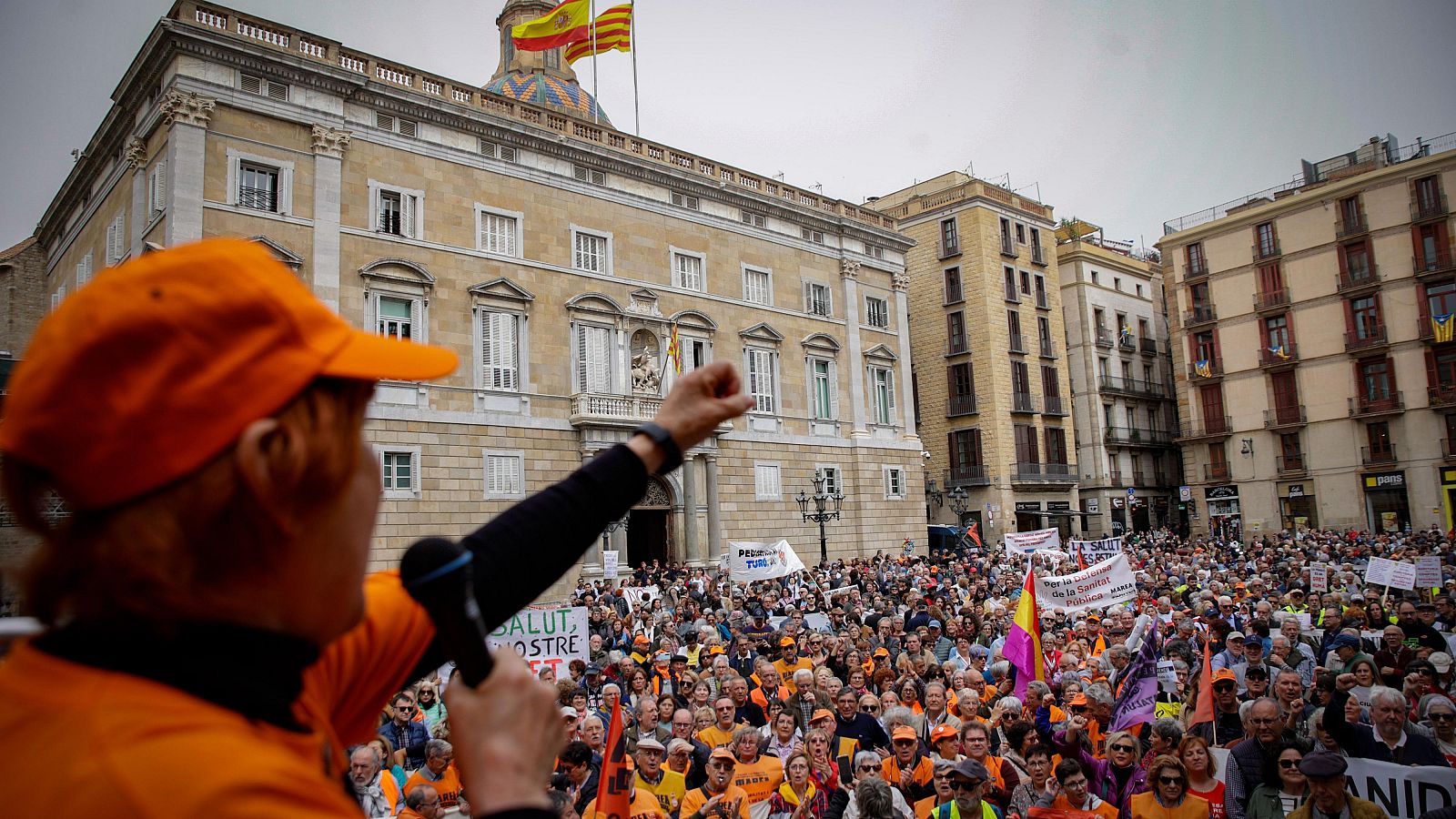 Las mareas blancas marchan en defensa de la sanidad pública