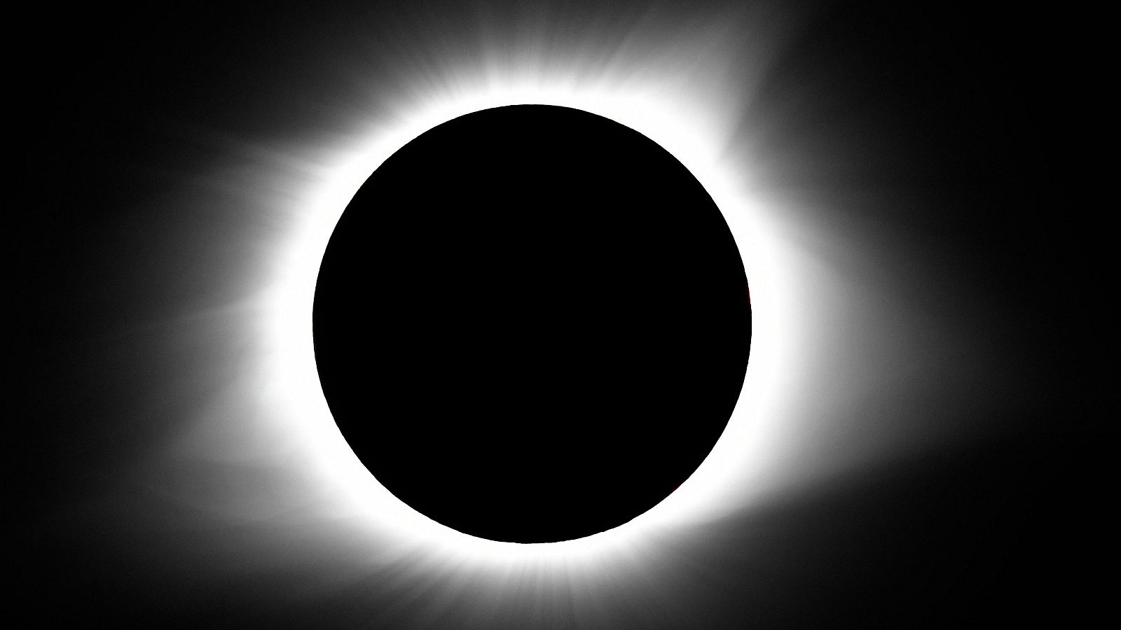 Máxima expectación por el eclipse total de sol