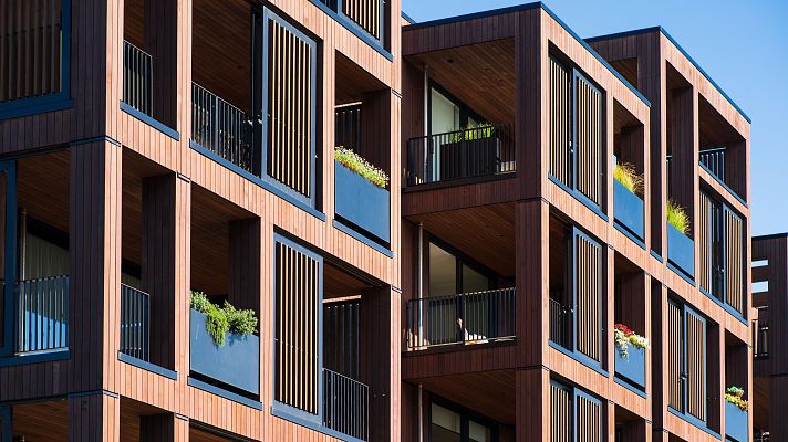 Telediario 1 - El Gobierno anuncia el fin de las 'golden visa' para conseguir el permiso de residencia por comprar vivienda