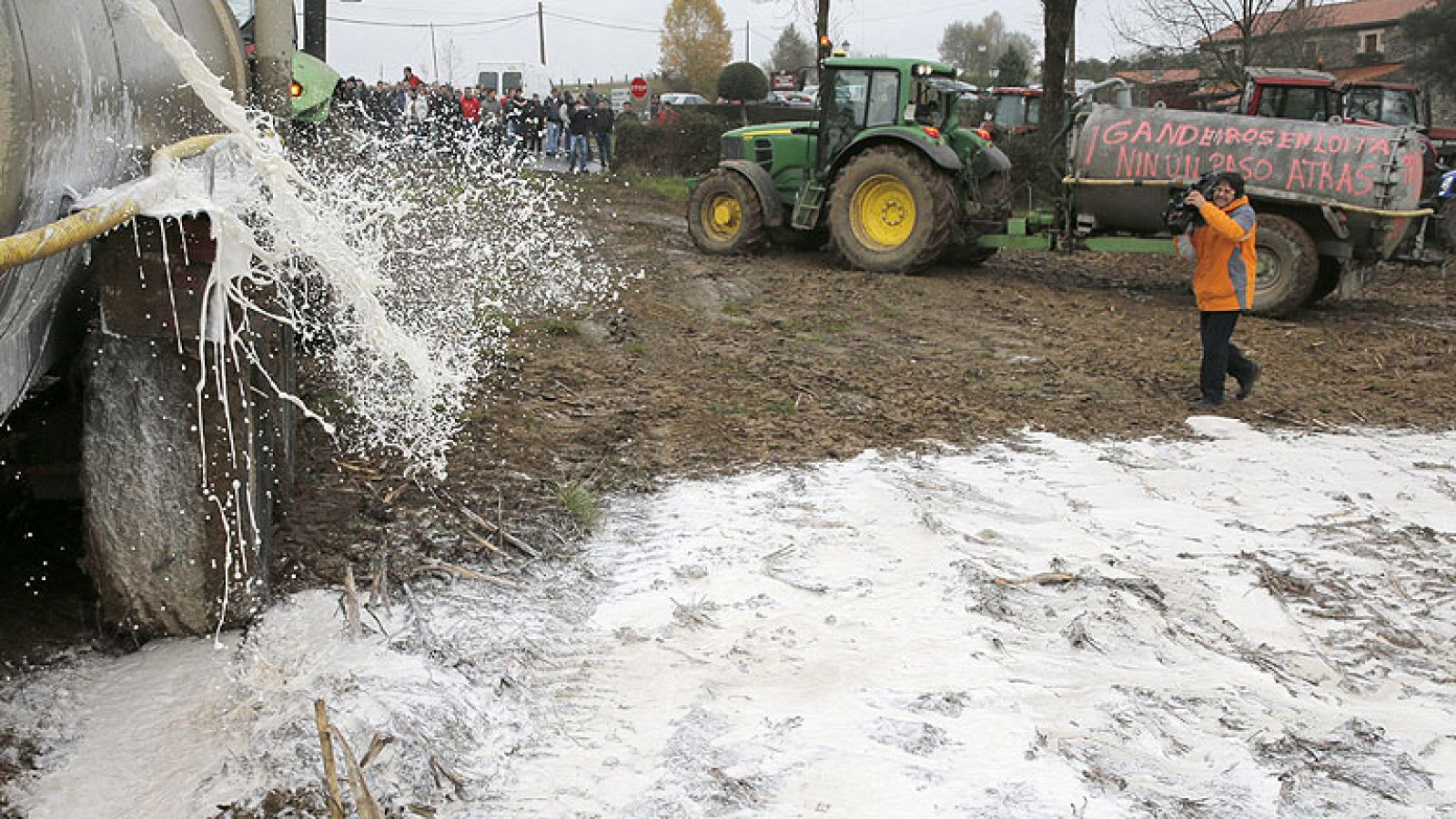 La Xunta de Galicia y los sindicatos cierran un acuerdo sobre el precio mínimo de la leche | Ver