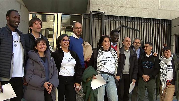 Telediario 1 - El Congreso debate una iniciativa popular para regularizar a más de medio millón de migrantes