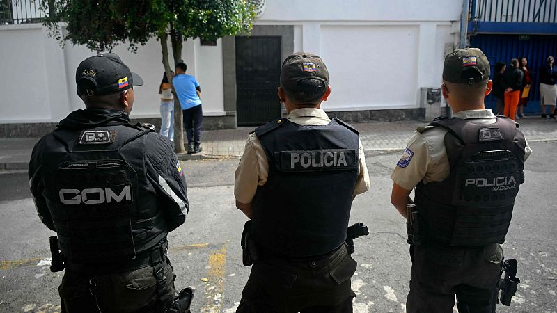 Mxico muestra vdeos del momento del asalto policial a su Embajada en Quito