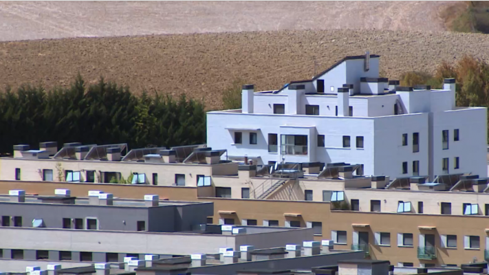 Telediario 1 - Hasta dos años de retraso en España para cobrar las ayudas europeas a los paneles solares