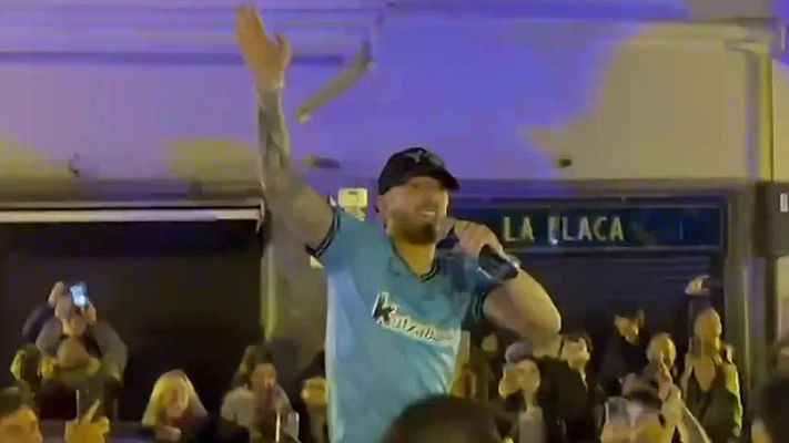 Telediario Matinal - Muniain, maestro de ceremonias en la fiesta de los jugadores del Athletic por Bilbao