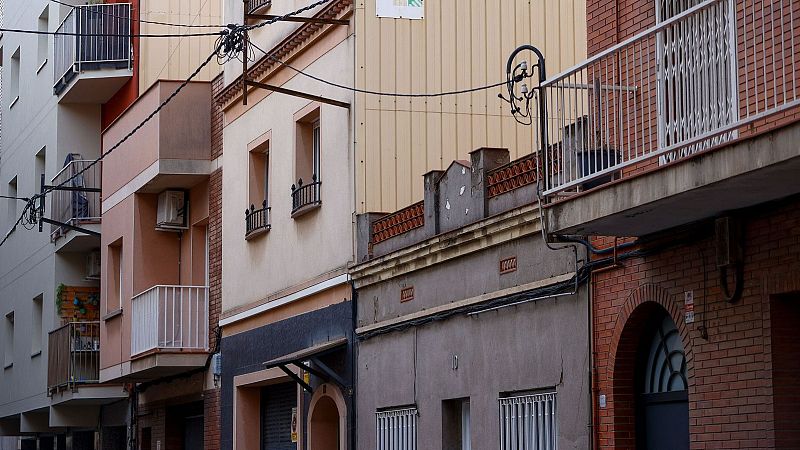 Un hombre mata a su mujer y a sus dos hijos de 8 años en El Prat de Llobregat | Ver