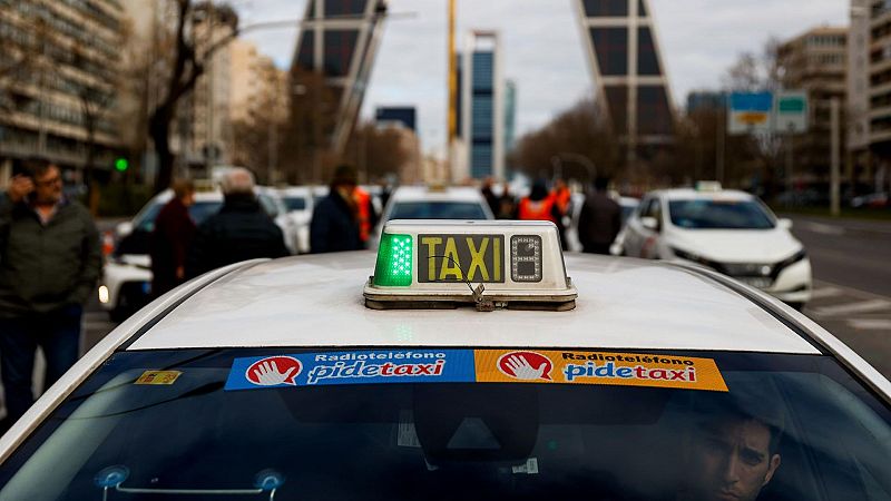Los últimos taxistas rurales de Madrid: la fuerte competencia reduce su clientela