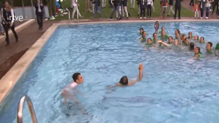 Tras ganar el Godó, Rafa Nadal se lanza a la piscina