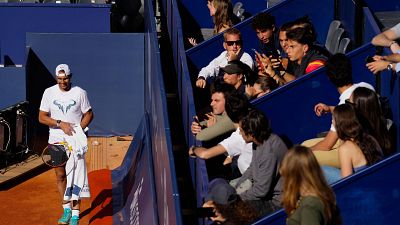 Nadal se prueba en las instalaciones del Conde de Godó ante un centenar de personas