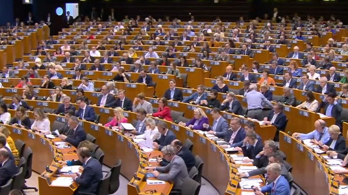 Telediario 2 - La Unión Europea aprueba el pacto migratorio que endurece las condiciones de acceso a las personas migrantes