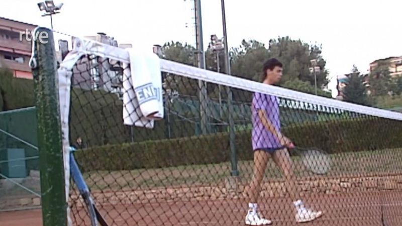 Sergi Bruguera entrenando en el RCT Barcelona para la Copa Davis