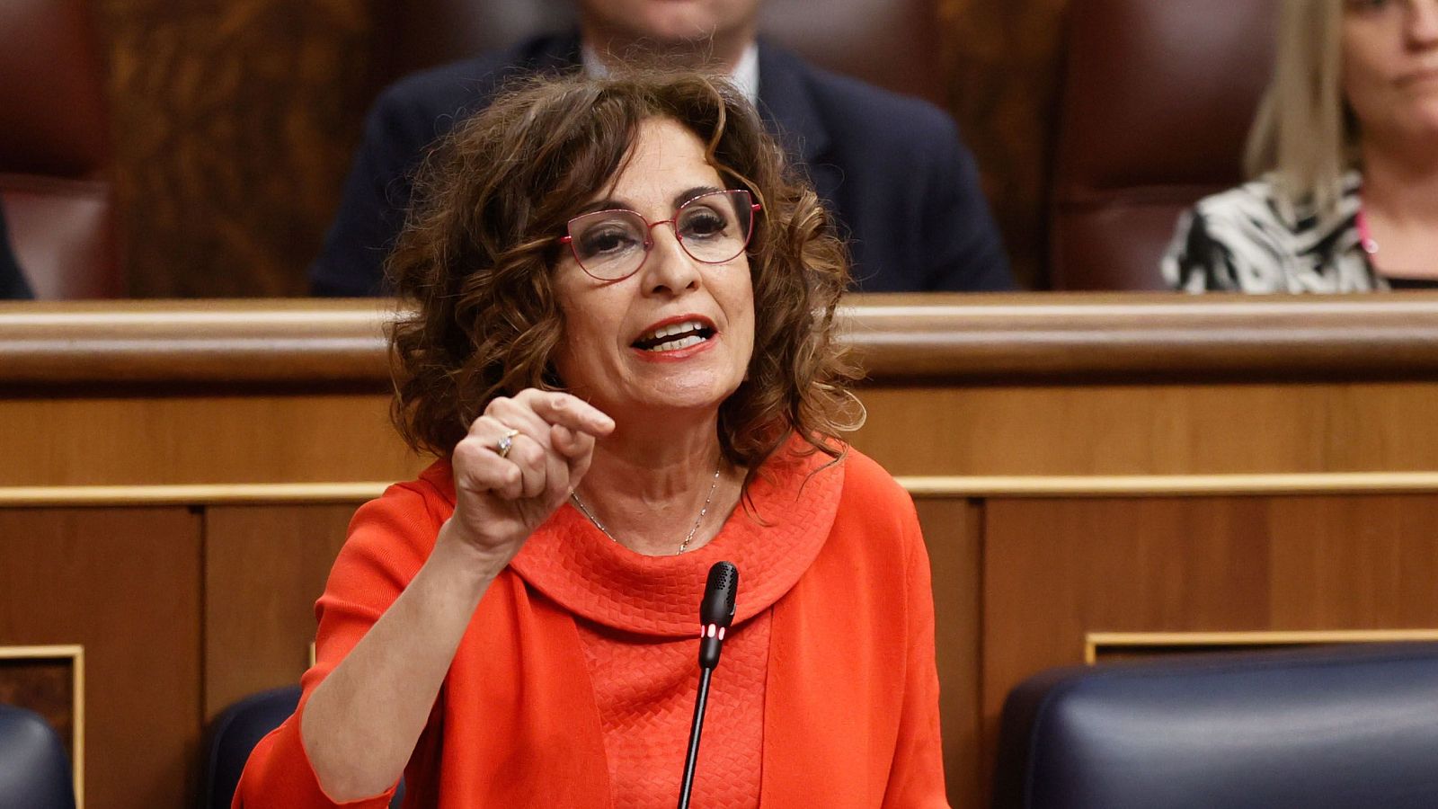 Montero defiende la política de vivienda como uno de los pilares de la legislatura": "No puede ser un bien de lujo" - La hora de La 1 | Ver