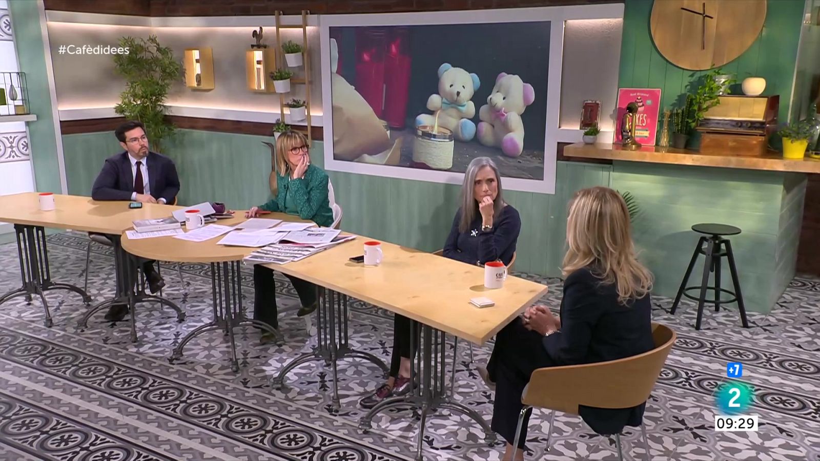 Gemma Nierga entrevista al ministre Jordi Hereu. Ramon Gener presenta 'Història d'un piano', Premi Ramon Llull 2024. I parlem amb l'advocada Sandra Burgos