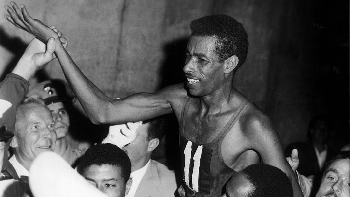 La gesta de Abebe Bikila en Roma'60: descalzo consiguió la medalla de oro en maratón