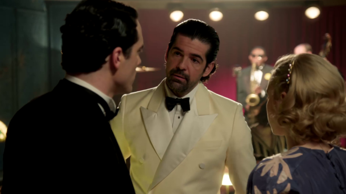 Salón de té La Moderna - César defiende a Laurita de Juan Pedro Galán