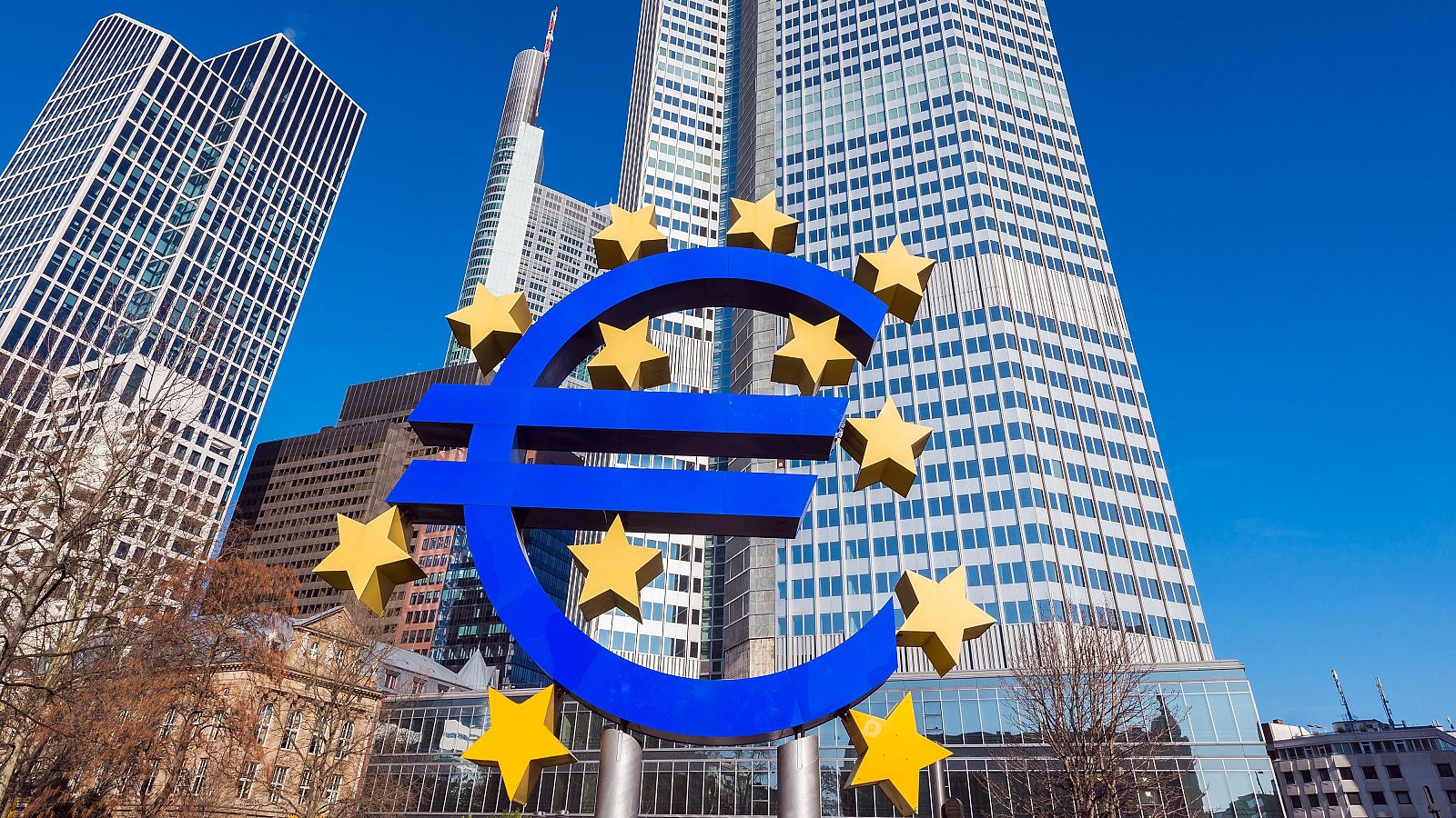 El BCE mantiene los tipos en el 4,5%, pero deja entrever que podría empezar a bajarlos en junio